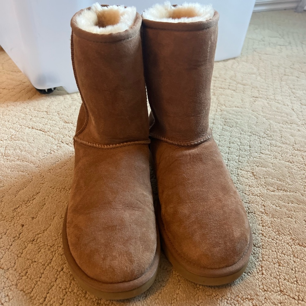 UGG classic short size 7 chestnut